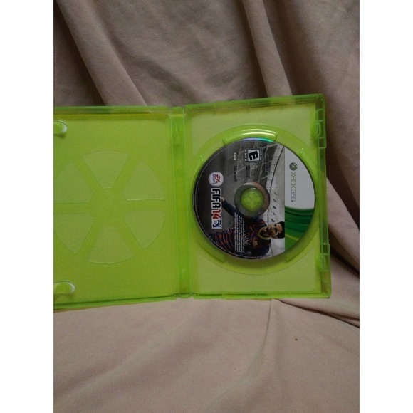 FIFA 14 for Xbox 360 - Picture 2 of 3